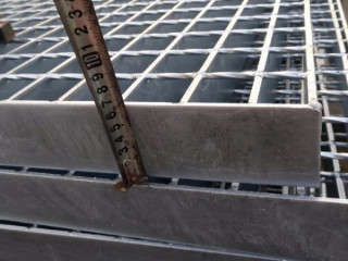 熱鍍鋅格柵板規格是怎么要求的？